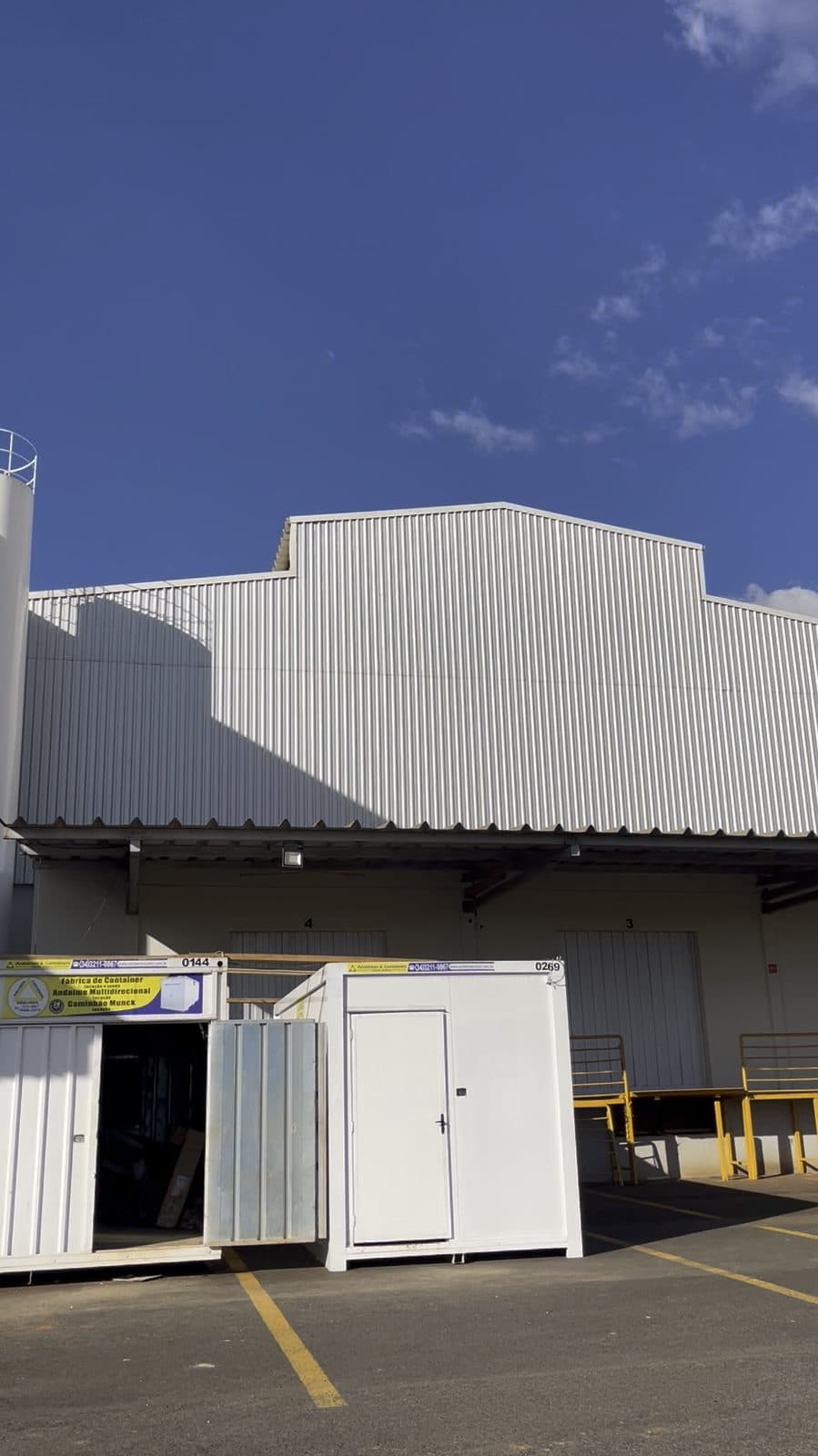 Fachada da fábrica AllTech durante a reforma